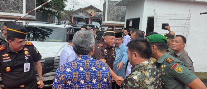 
 Bupati Lahat Bursah Zarnubi Bersama Forkopimda Sambut Kedatangan  Kajati Sumsel Dr. Ketut Semedana