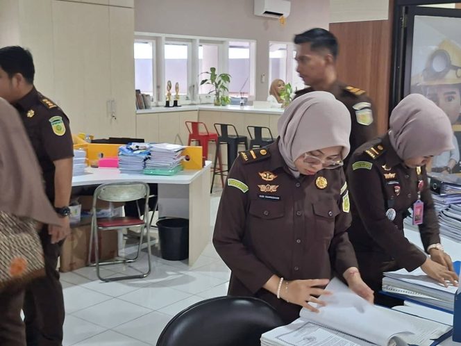 
 Usut Kasus Tambang, Kejati Bengkulu Kembali Geledah Rumah Mantan Dirut RSM dan Kantor ESDM Provinsi Bengkulu