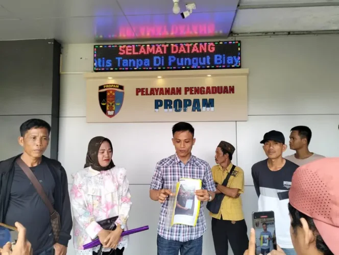 
 Viral Video Penggerbekan Tanpa Barang Bukti, Oknum Satresnarkoba Polres OKU di Laporkan Ke Propam