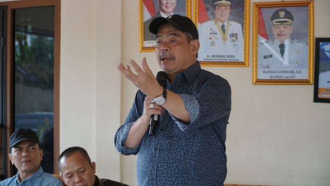 
 Bupati Lahat Bursah Zarnubi : Sebelum Ramadhan Warung Remang Remang Di Lahan PT KAI Merusak Citra Kabupaten Lahat Segera Dibersihkan