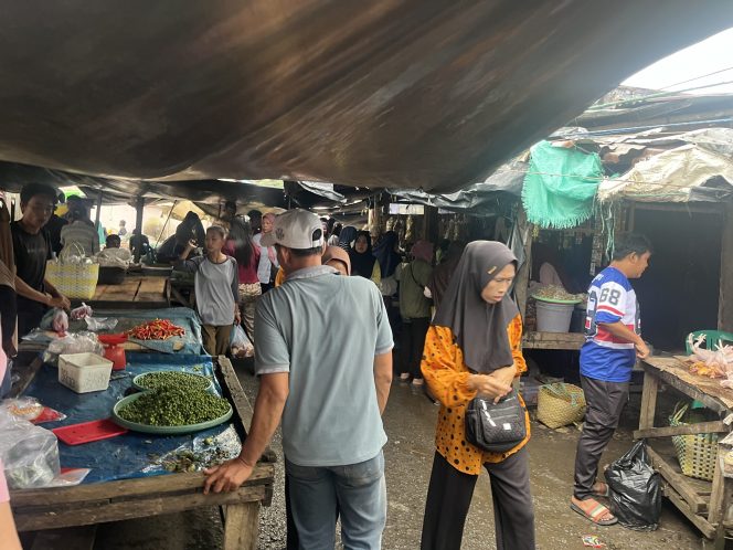 
 Pasar Kaget Ramai Jelang Ramadhan, Aktivitas Jual Beli Warga Meningkat