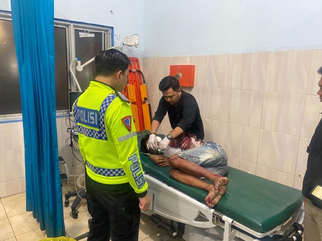 
 Personel Satlantas Polres Lahat Gerak Cepat Tangani Kecelakaan Lalu Lintas di Jalan RE Marta Dinata