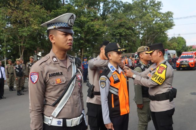 
 Kapolres Lahat Pimpin Gelar Pasukan Ops Ketupat Musi 2026, Siap Amankan Arus Mudik dan Lebaran.