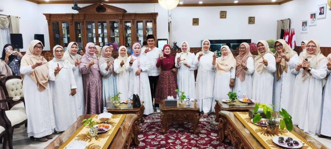 
 Adik Beradik” Nobatkan Hj. Sri Meliyana sebagai Pelopor Membaca Nyaring