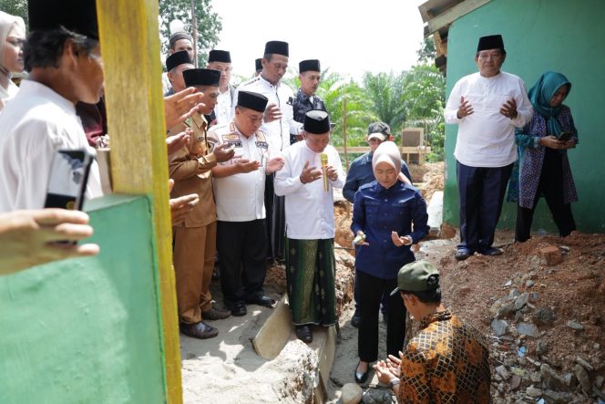 
 Wabup Widia Ningsih Letakkan Batu Pertama Masjid Al-Muhajirin di Kikim Selatan