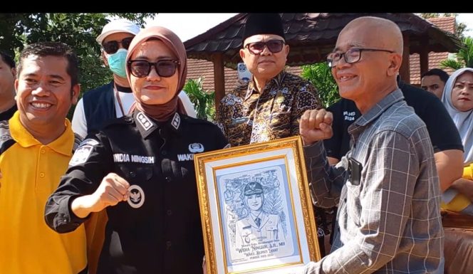 
 Pengharagan Karikatur Kartini untuk Widia Ningsih di Tengah Aksi Hijau Sekolah