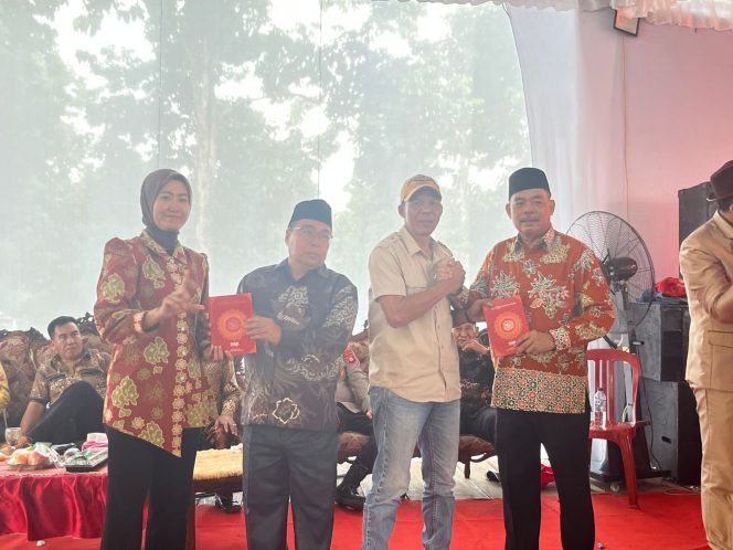 
 Bupati Bursah Zarnubi dan Wabup Widia Ningsih Hadiri Tasyakuran Setahun Kepemimpinan di Talang Tinggi