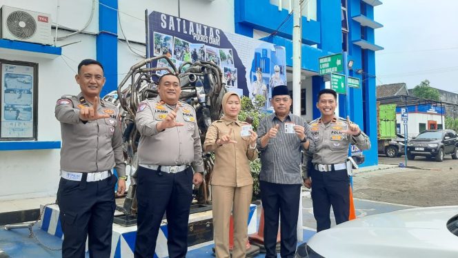 
 Bupati dan Wakil Bupati Lahat Ikuti Proses Pembuatan SIM Sesuai Prosedur