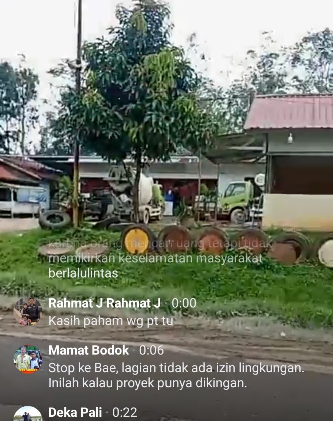 
 Batu Kerikil Berserakan di Jalan Bahayakan Pengendara, Warga Desak Aktivitas Batching Plant di Simpang Raja Ditutup