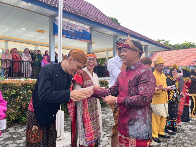 
 SMAN 2 Lahat Gelar Upacara Hardiknas 2026 dengan Nuansa Adat Tradisional