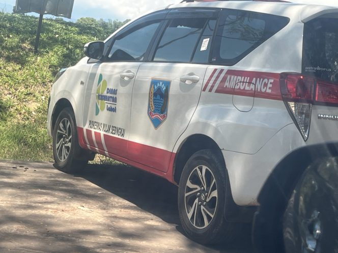 
 Mobil Ambulans Puskesmas Mulak Sebingkai Dipakai Nongkrong di Area Bendungan, Warga Soroti Etika Penggunaan Kendaraan Dinas