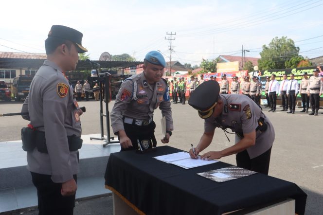 
 Kapolres Lahat Pimpin Sertijab Wakapolres dan Kasat Intelkam, Beri Penghargaan untuk Personel dan Masyarakat