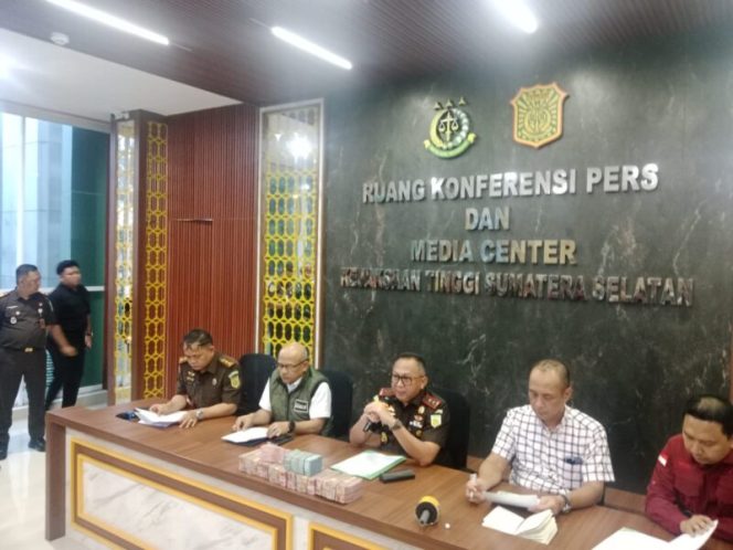 
 SKANDAL PROYEK PALI MELEDAK! WABUP DAN ASN SUMSEL TERJERAT GRATIFIKASI