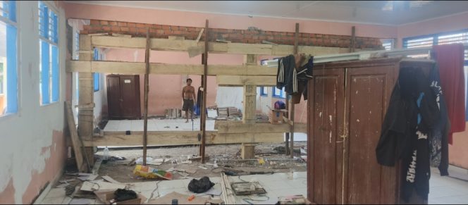 
 Papan Proyek “Disembunyikan”, Pengerjaan Rehab Ruang Kelas di SD Negeri 15 Lahat Dipertanyakan