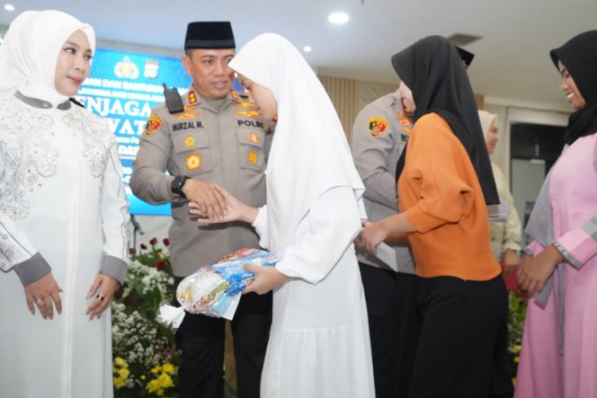 
 Sejukan Jakarta, Polres Jakpus Santuni 100 Anak Yatim
